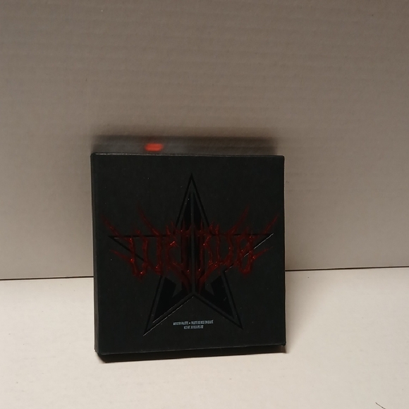 Jeffree Star Weirdo Mini Palette Black Red Star Logo Box design NWT - Picture 4 of 10